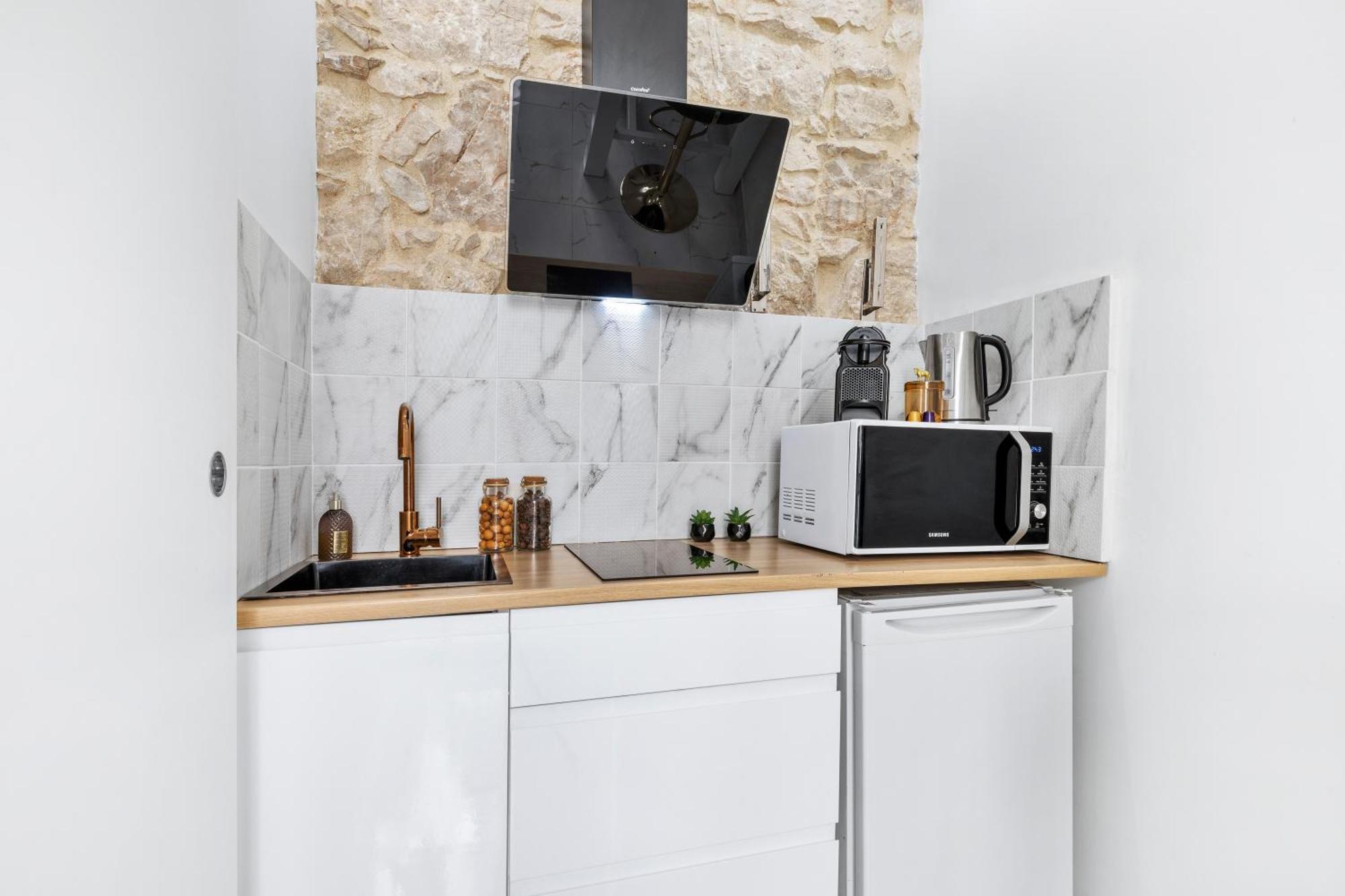 Appartement 2 - Hyper Centre - Air-conditioned - Terrace - Quiet - Tramway - Equipped Kitchen - Wifi Nice